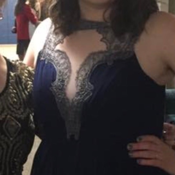 Long formal gown - Picture 4 of 5